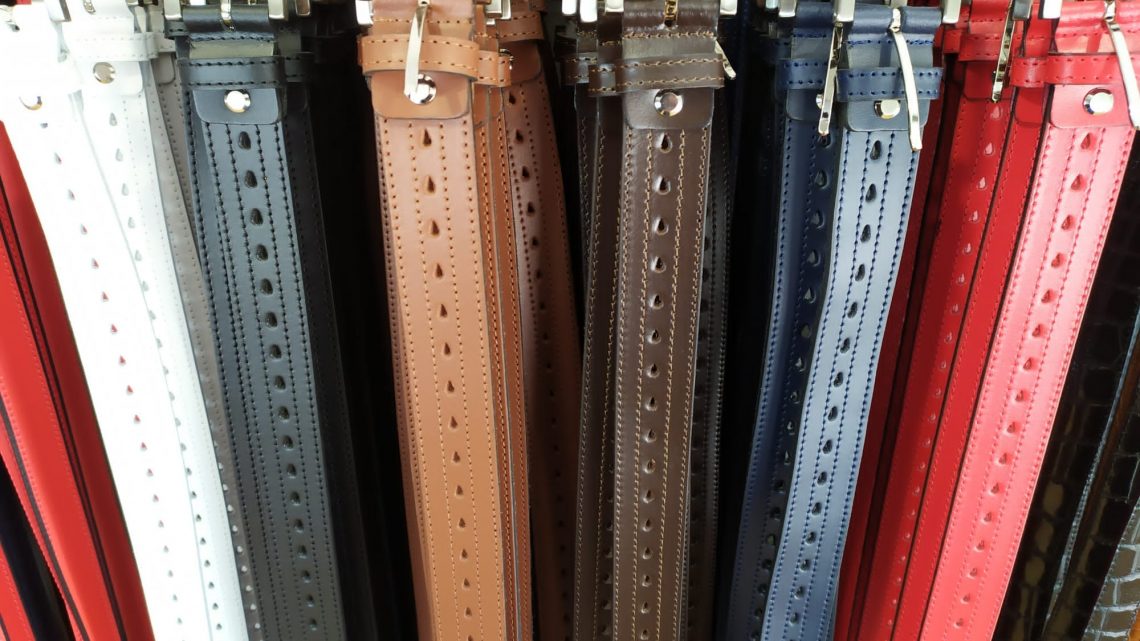 Cinturones a la moda en piel de Ubrique.